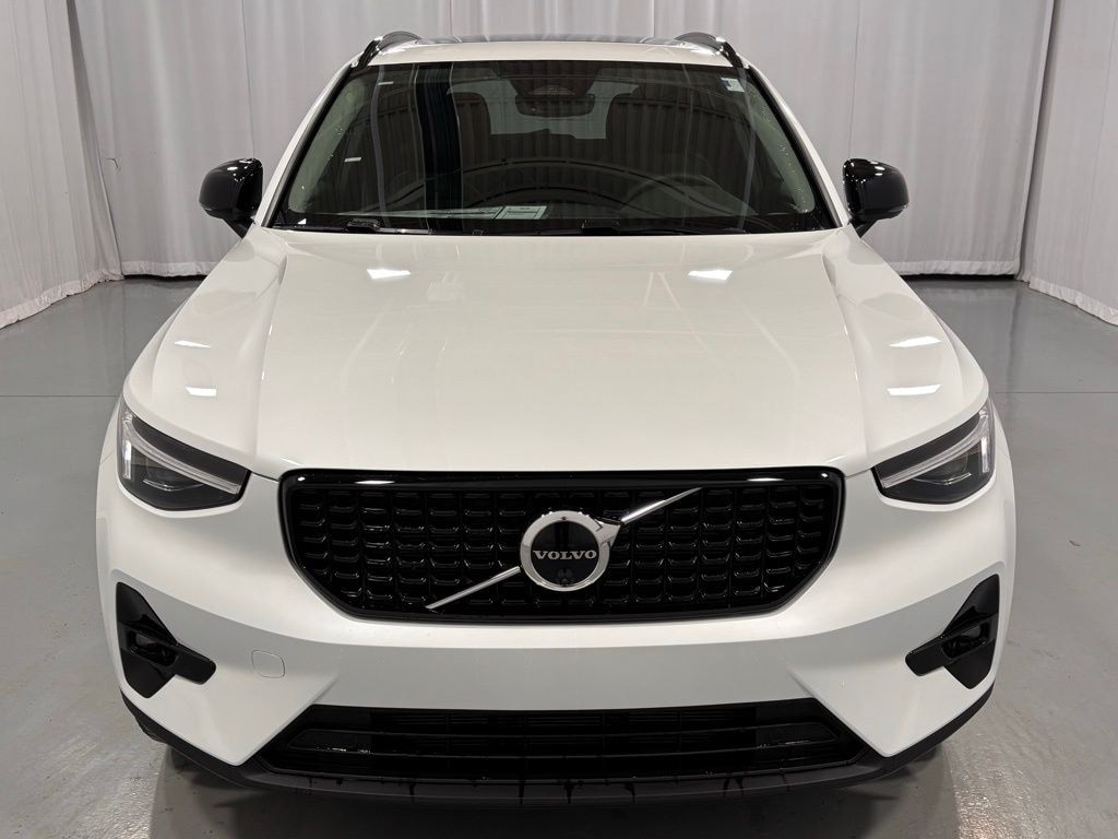 New 2026 Volvo XC40 B5 Plus SUV