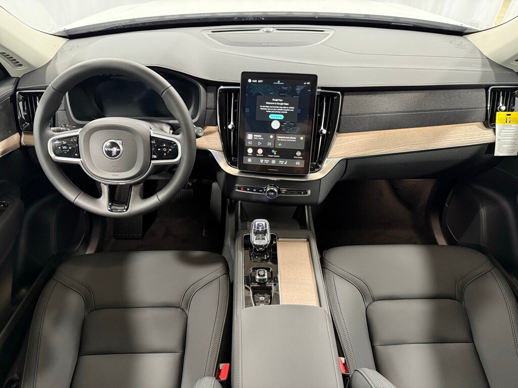 2025 Volvo XC90 Plus photo 2