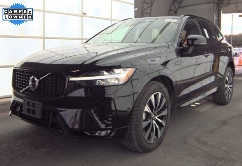 2025 Volvo XC60 Plus's photo