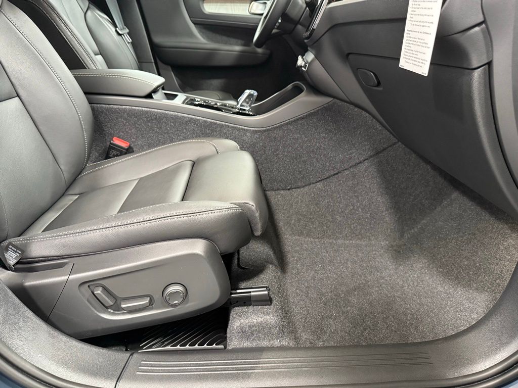 2026 Volvo XC40 Ultra - Photo 16