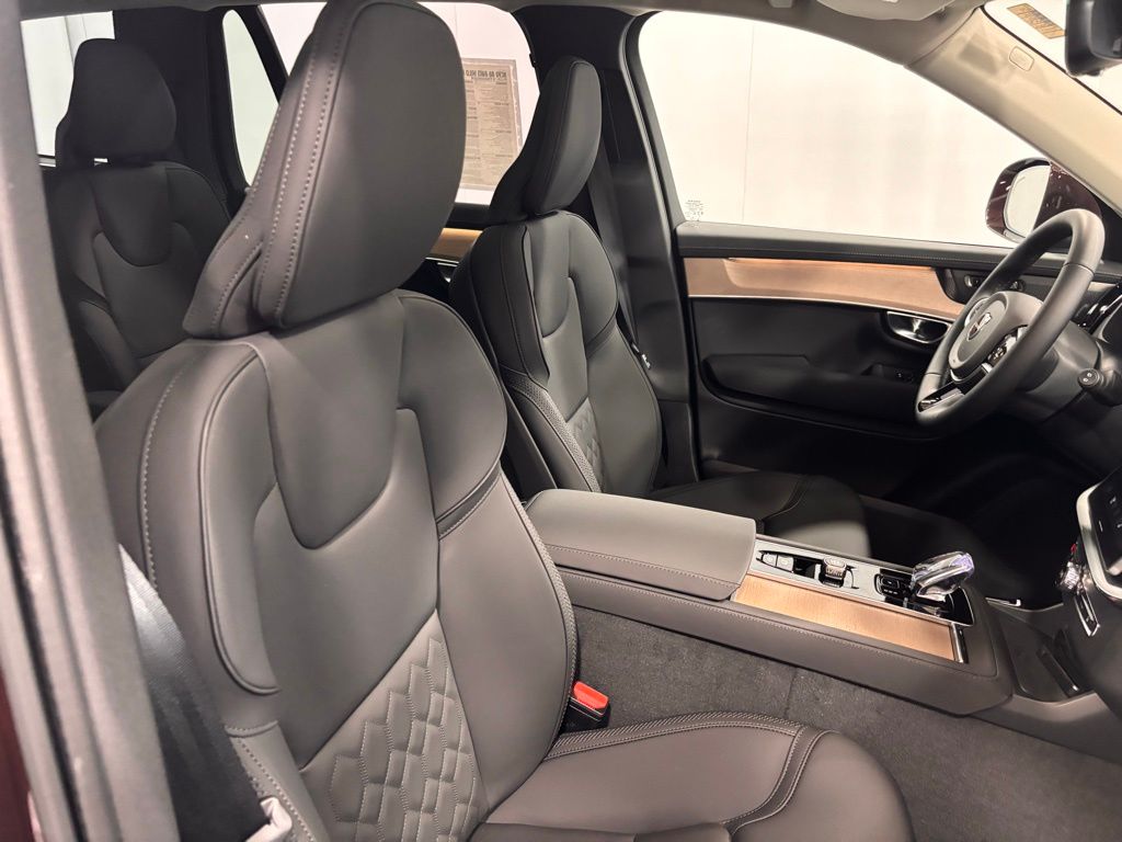 2026 Volvo XC90 Plus - Photo 17