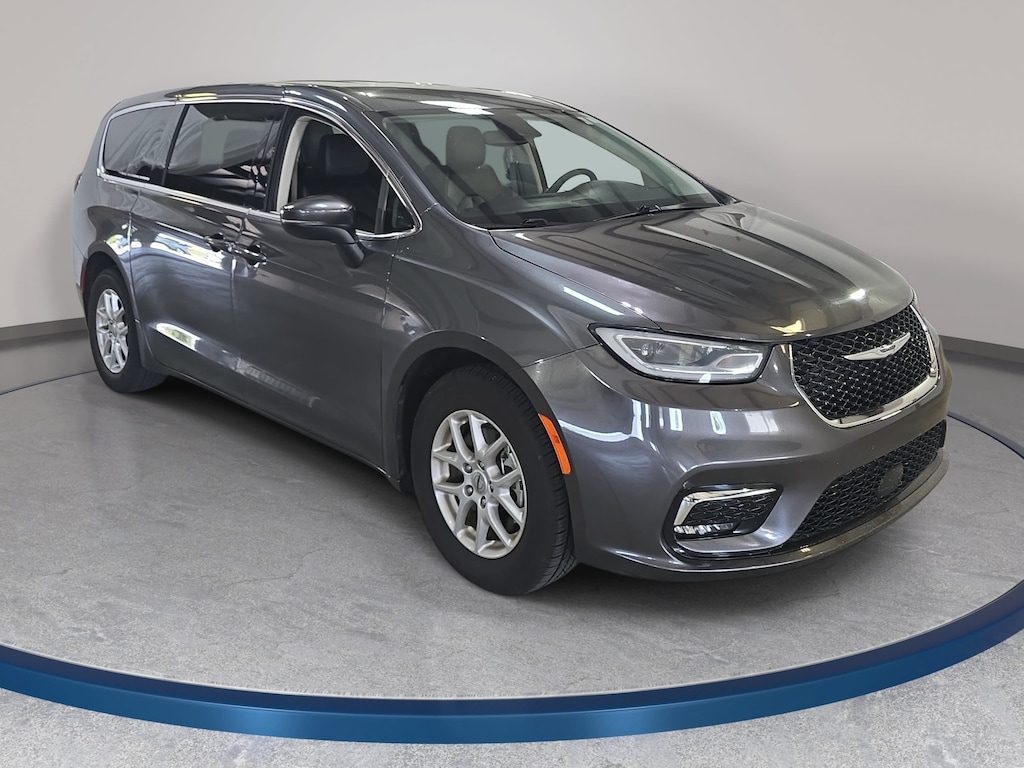 Used 2023 Chrysler Pacifica Touring L Van Passenger Van