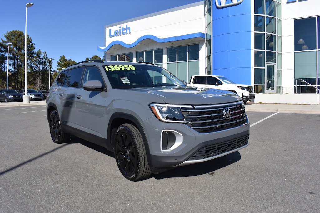 Used 2025 Volkswagen Atlas 2.0T SE w/Technology SUV