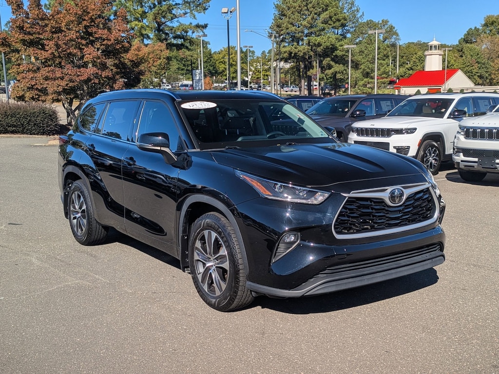 Used 2021 Toyota Highlander XLE SUV