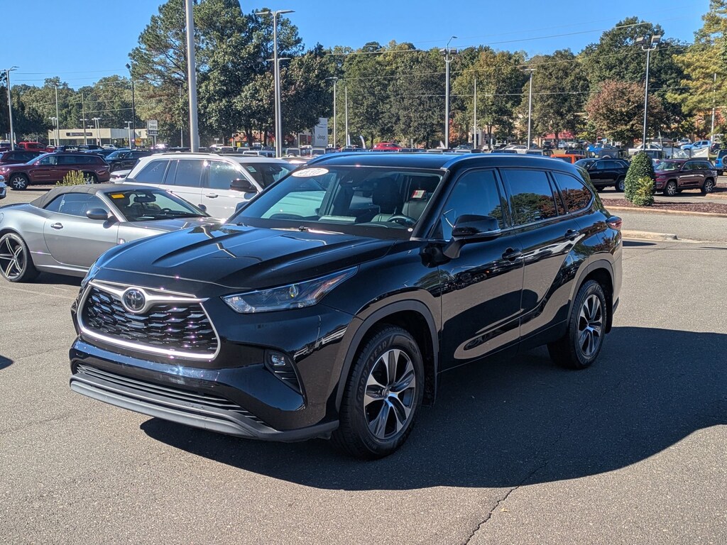 Used 2021 Toyota Highlander XLE SUV