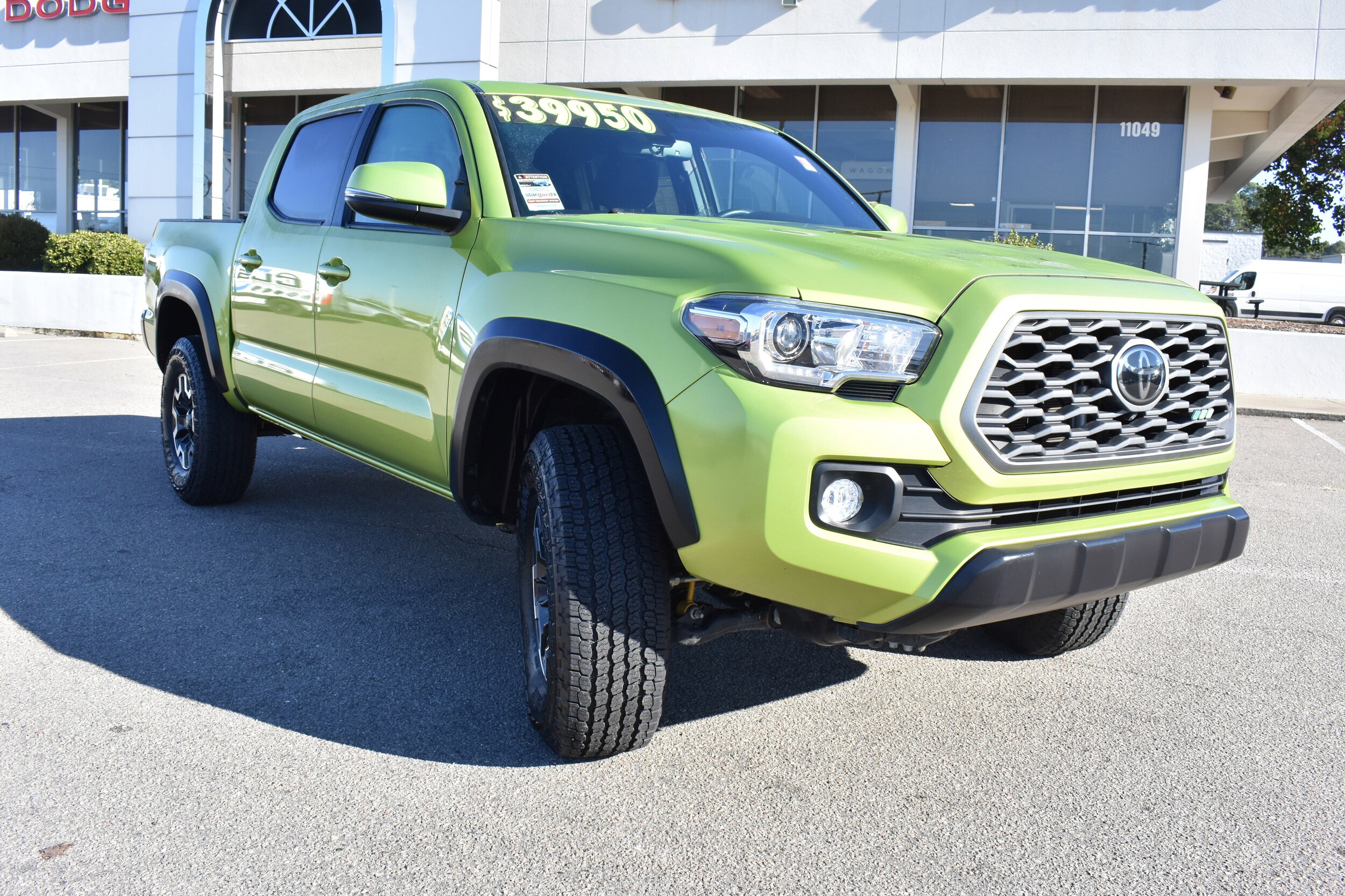 2023 Toyota Tacoma TRD Off-Road V6 photo 2