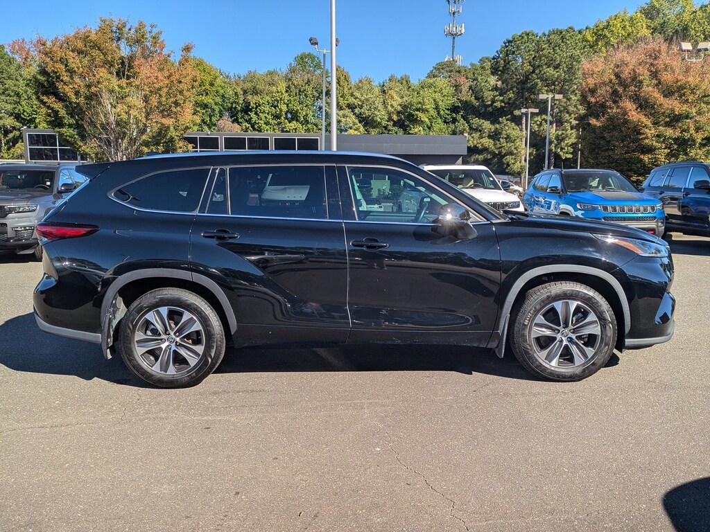 Used 2021 Toyota Highlander XLE SUV