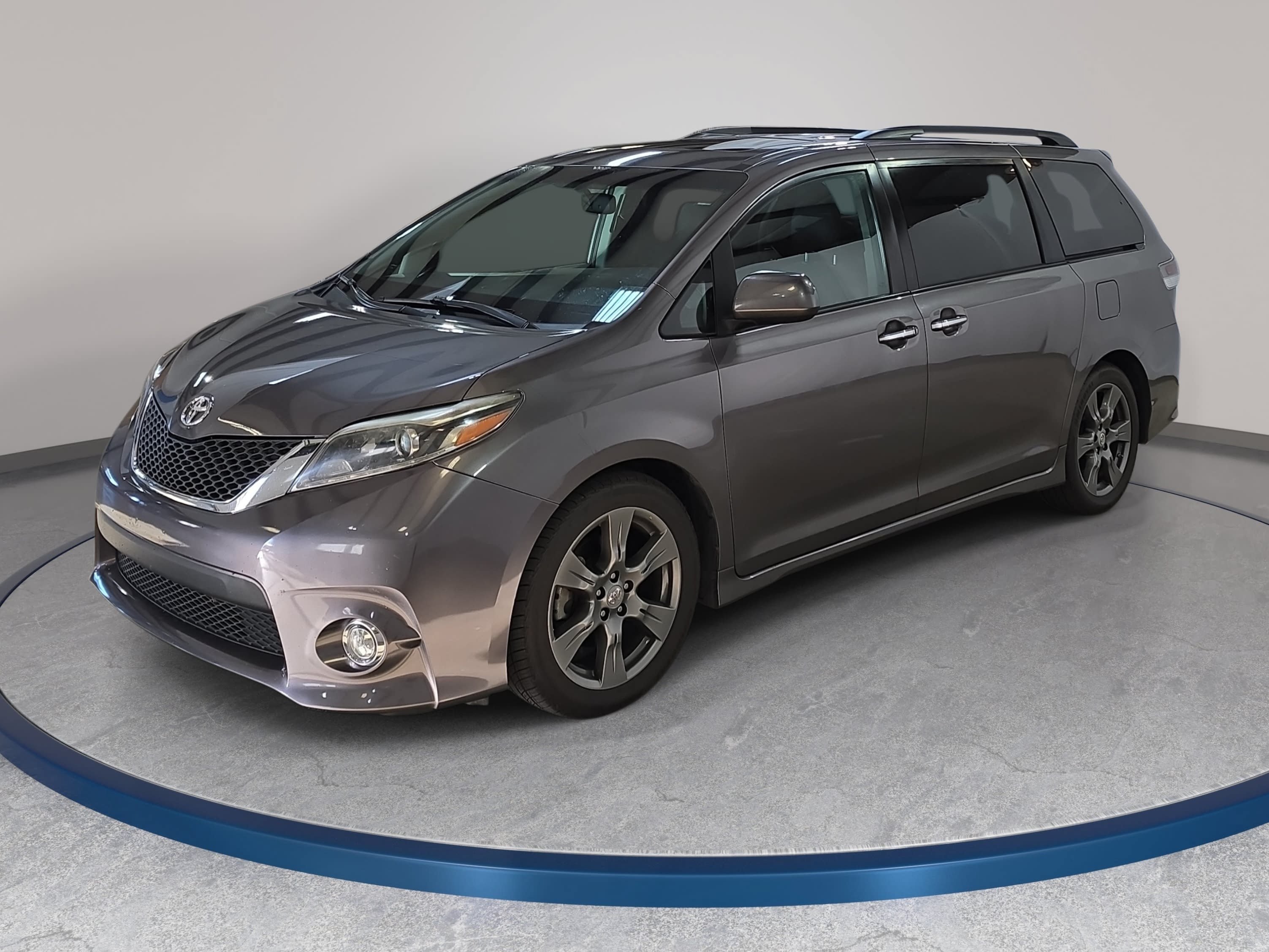 Used 2017 Toyota Sienna SE Premium 8 Passenger Van Passenger Van