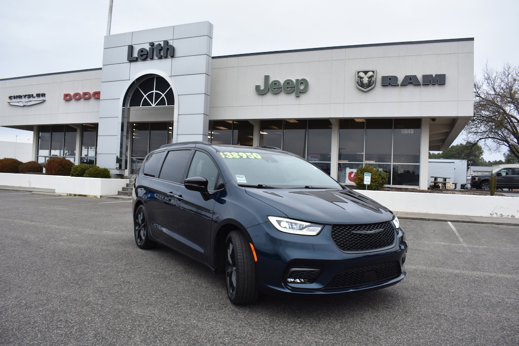 Used 2025 Chrysler Pacifica Limited Van Passenger Van