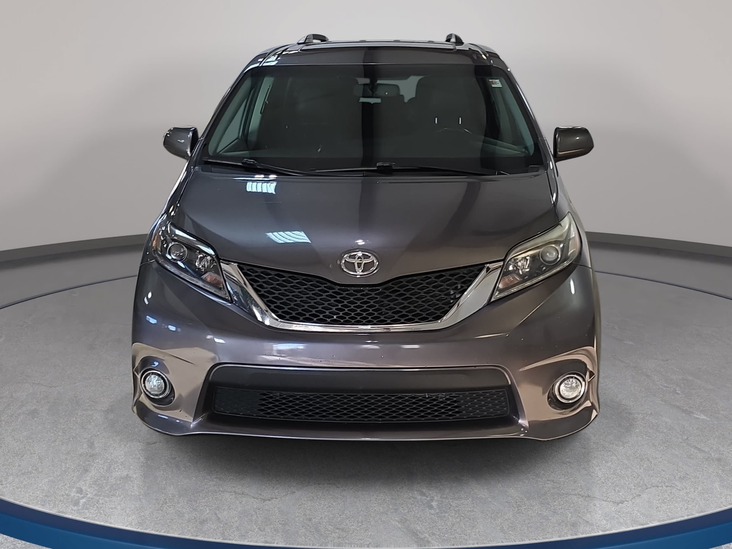 Used 2017 Toyota Sienna SE Premium 8 Passenger Van Passenger Van