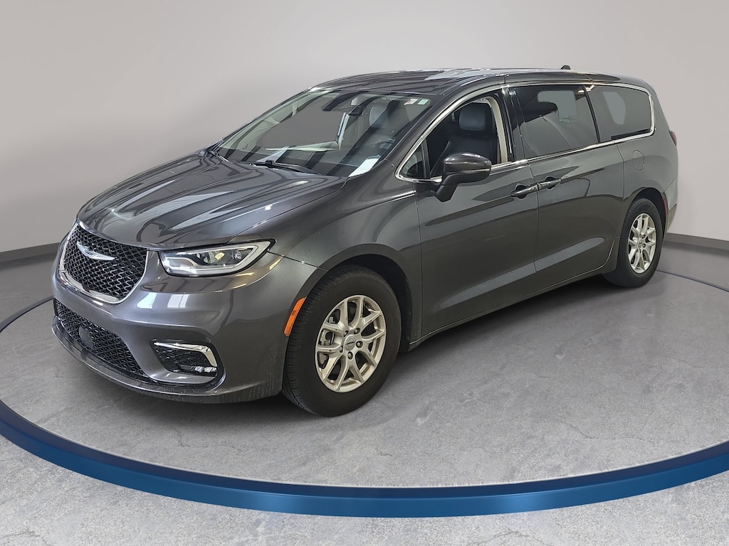 Used 2023 Chrysler Pacifica Touring L Van Passenger Van