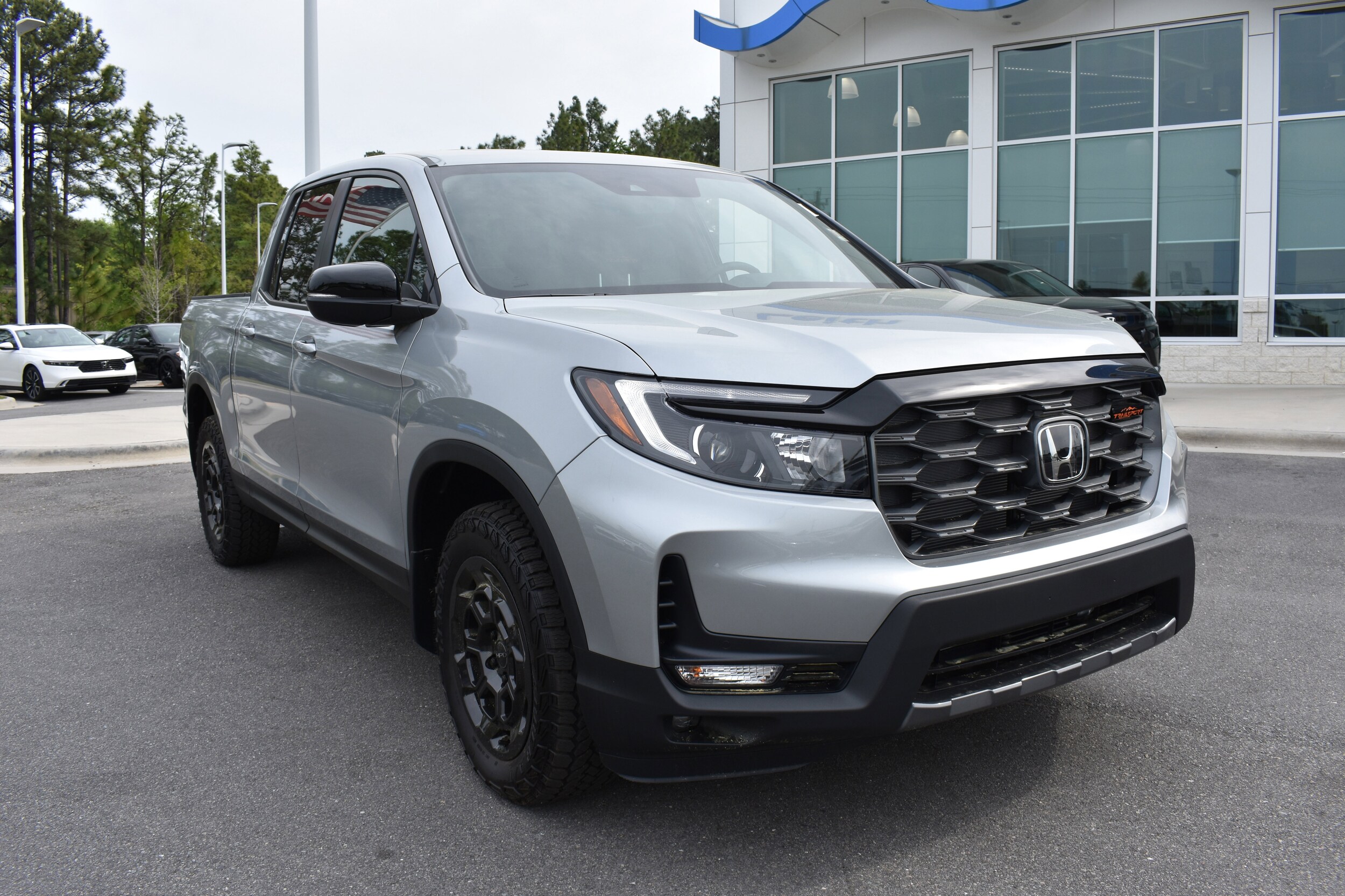 2025 Honda Ridgeline TrailSport photo 2
