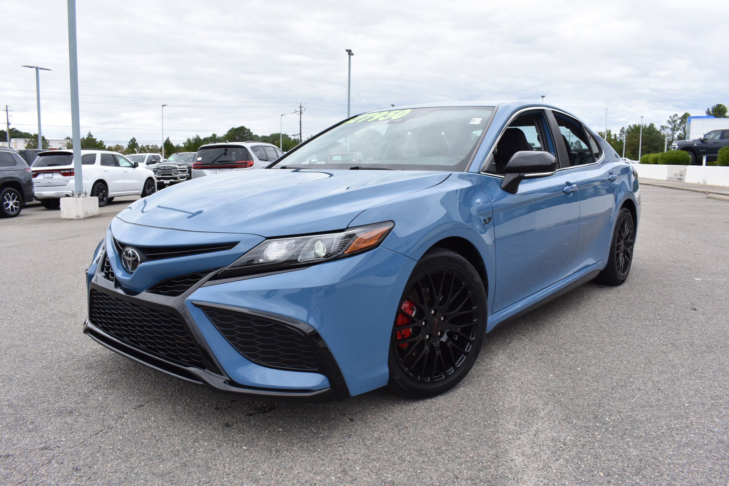 2023 Toyota Camry SE photo 3