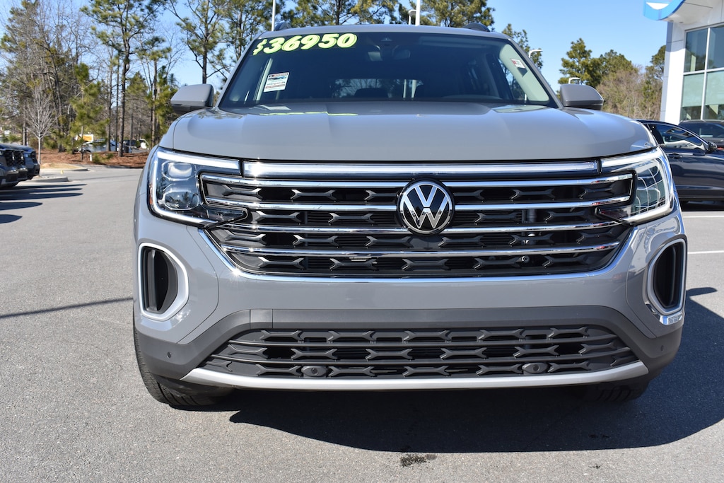 Used 2025 Volkswagen Atlas 2.0T SE w/Technology SUV