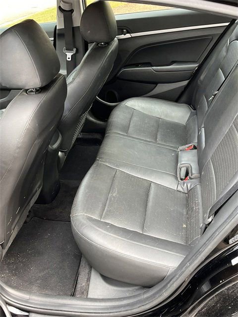 2020 Hyundai Elantra Limited photo 2