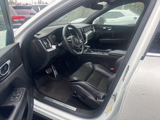 2019 Volvo XC60 T5 R-Design photo 4