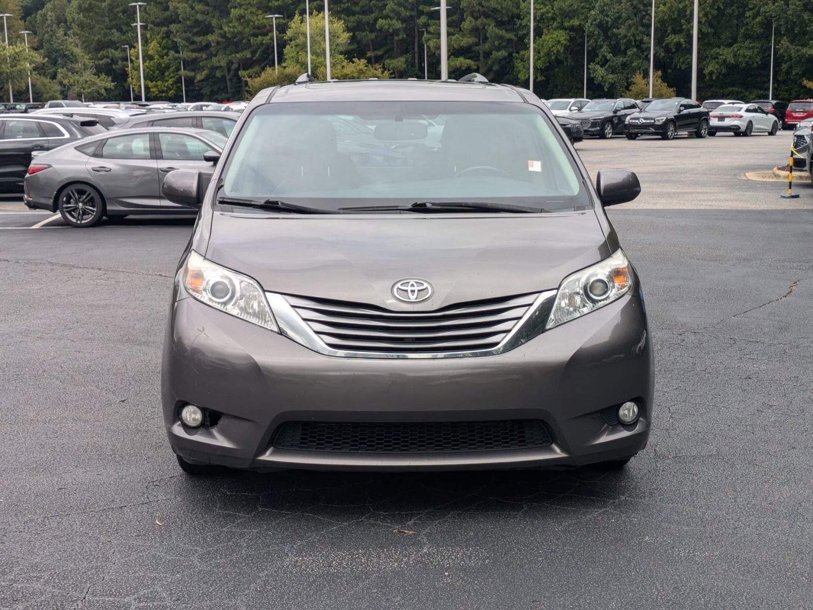 2015 Toyota Sienna XLE Premium photo 2
