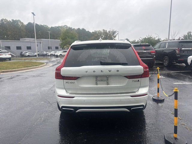 2019 Volvo XC60 T5 R-Design photo 3