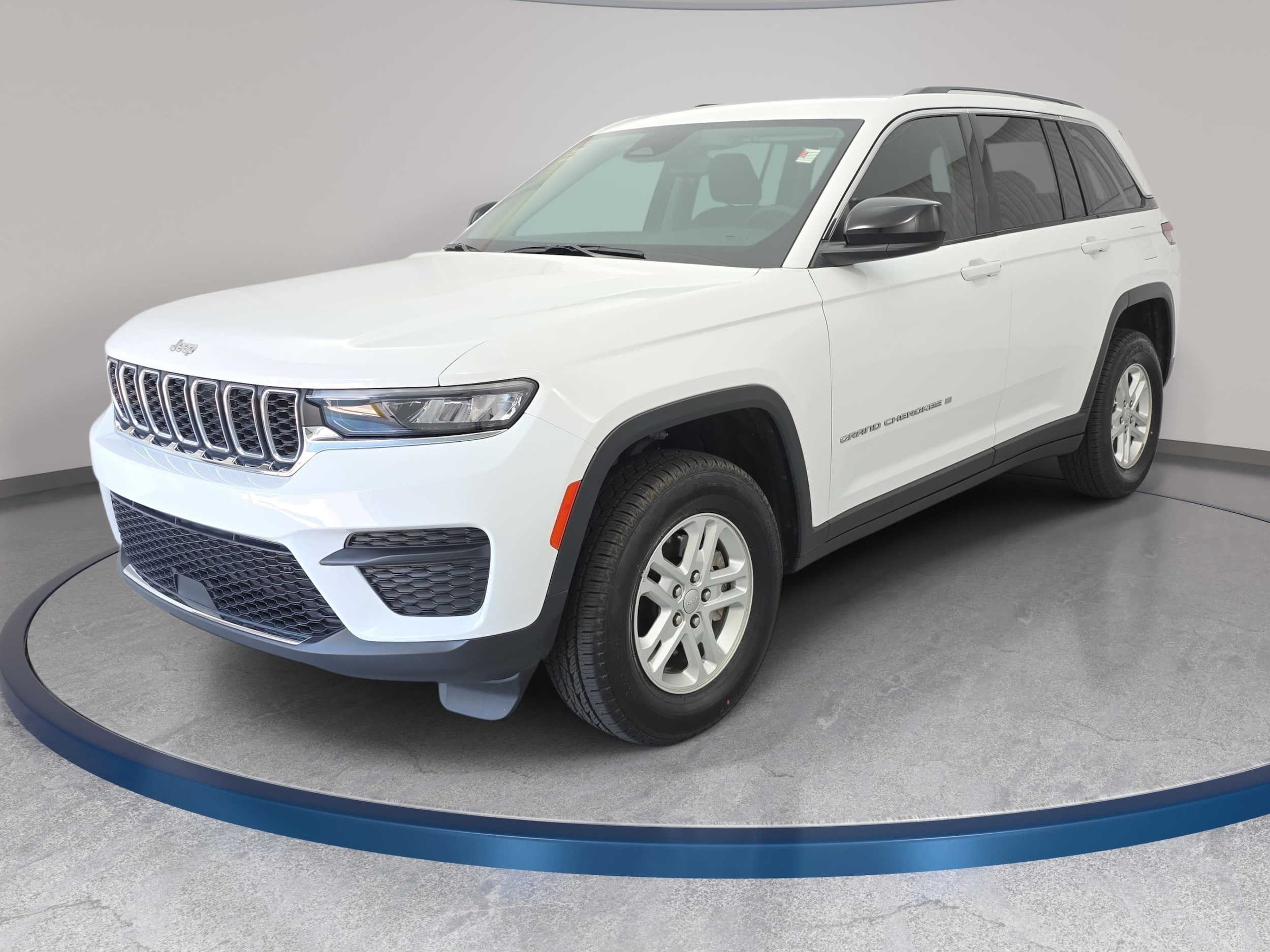 2023 Jeep Grand Cherokee Laredo 4x4's photo