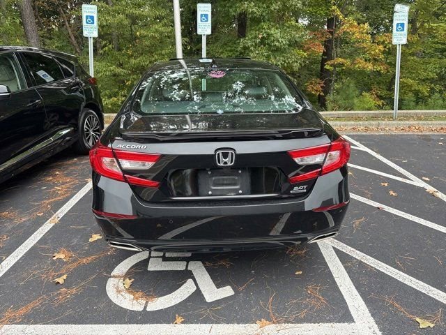 2018 Honda Accord Touring 2.0T photo 2