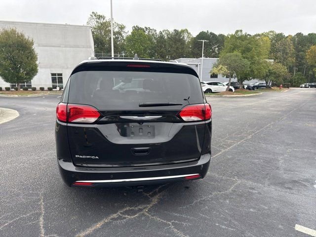 2017 Chrysler Pacifica Touring Plus photo 2