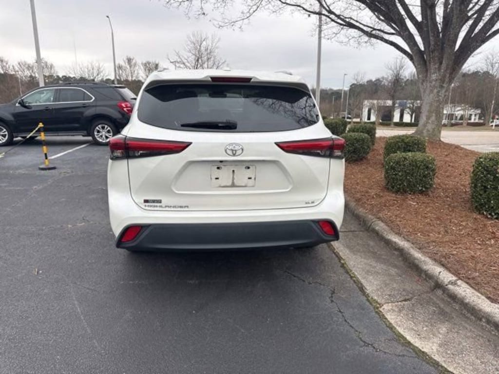 Used 2021 Toyota Highlander XLE XLE FWD