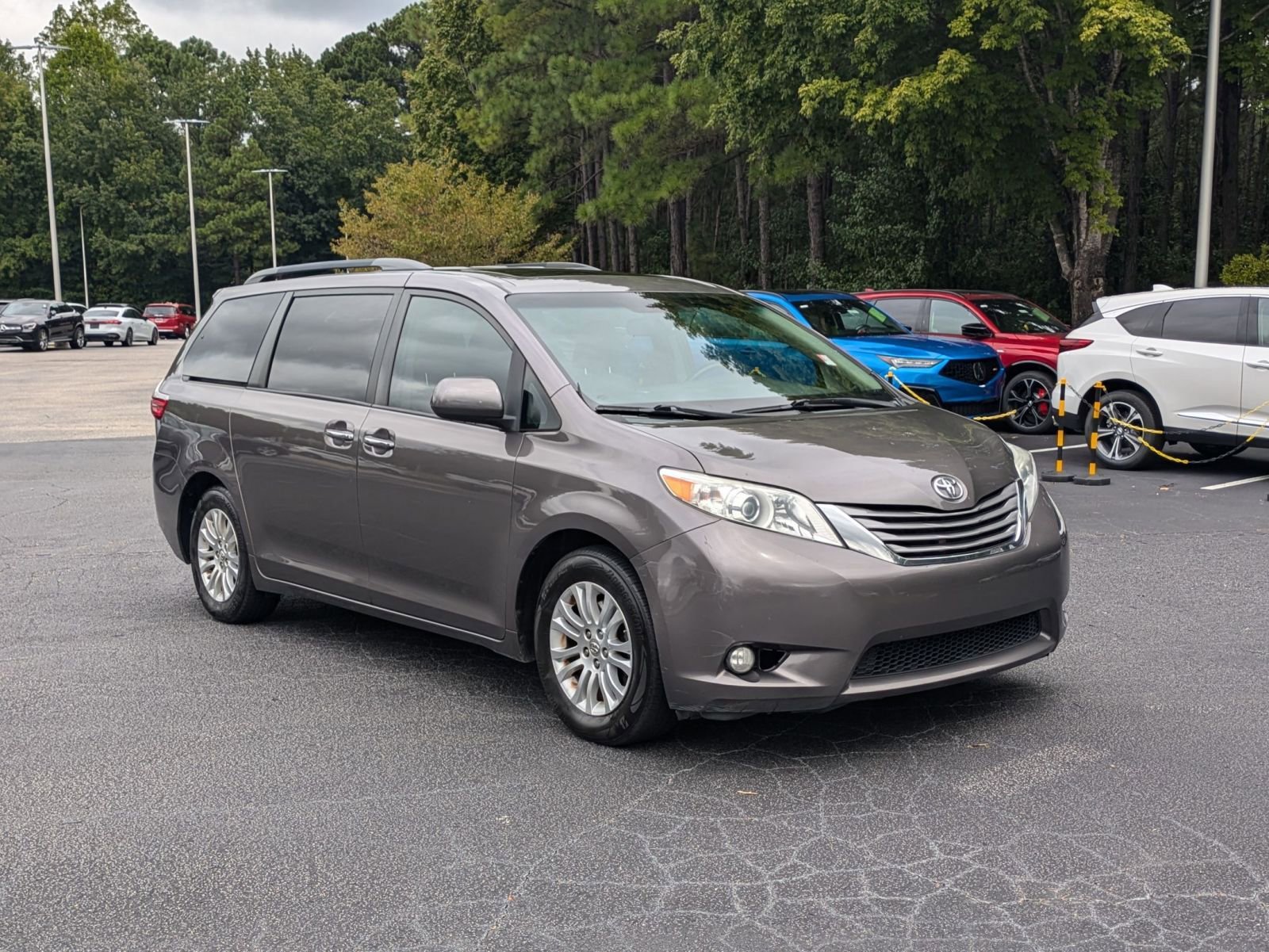 2015 Toyota Sienna XLE Premium photo 3