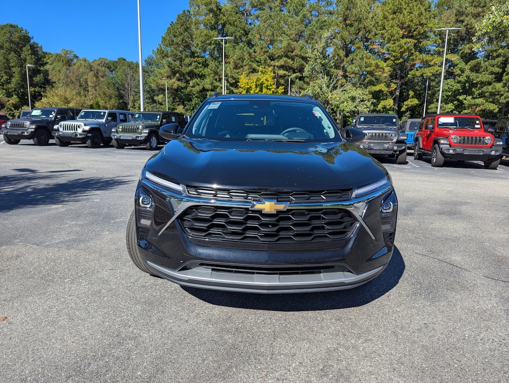 Used 2024 Chevrolet Trax LT FWD LT