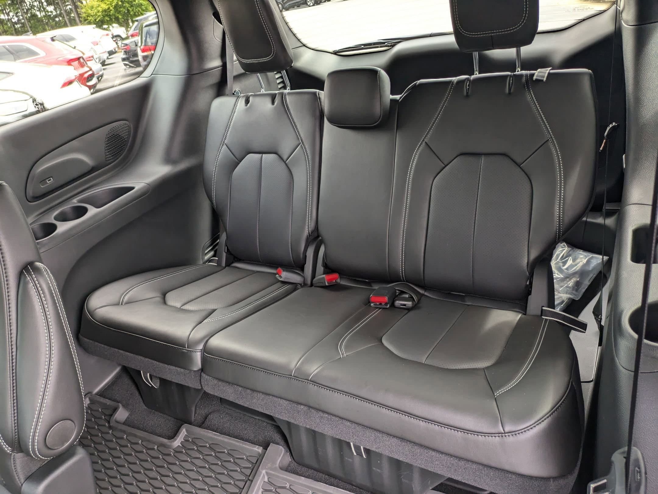 2026 Chrysler Pacifica Select - Photo 26
