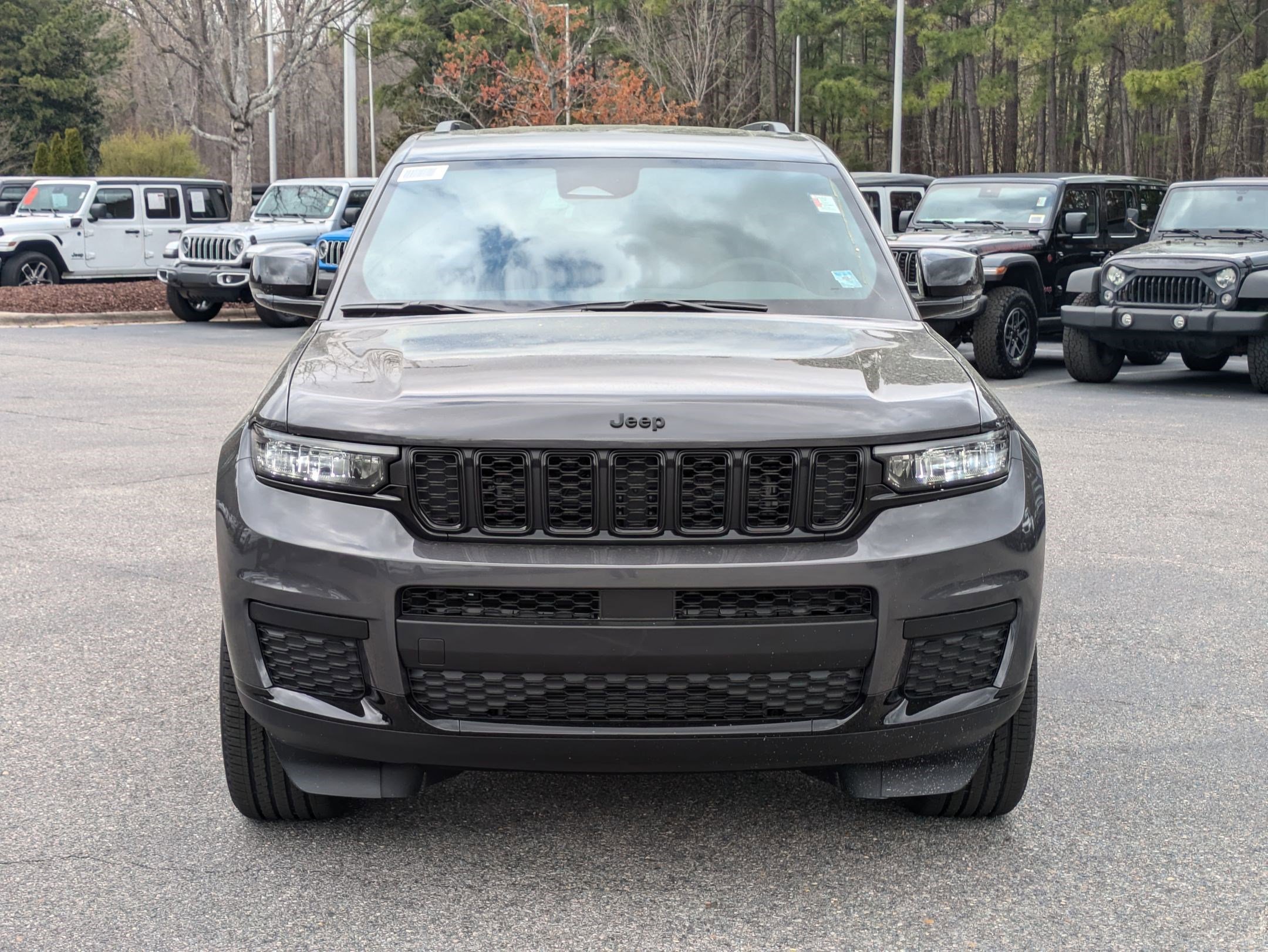 2025 Jeep Grand Cherokee Altitude X photo 2
