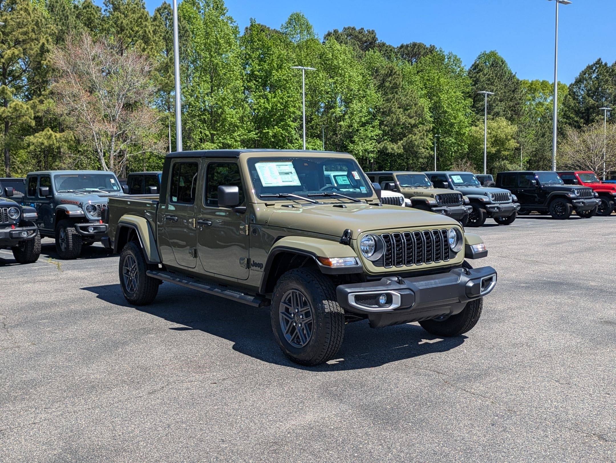 2025 Jeep Gladiator Sport S photo 3