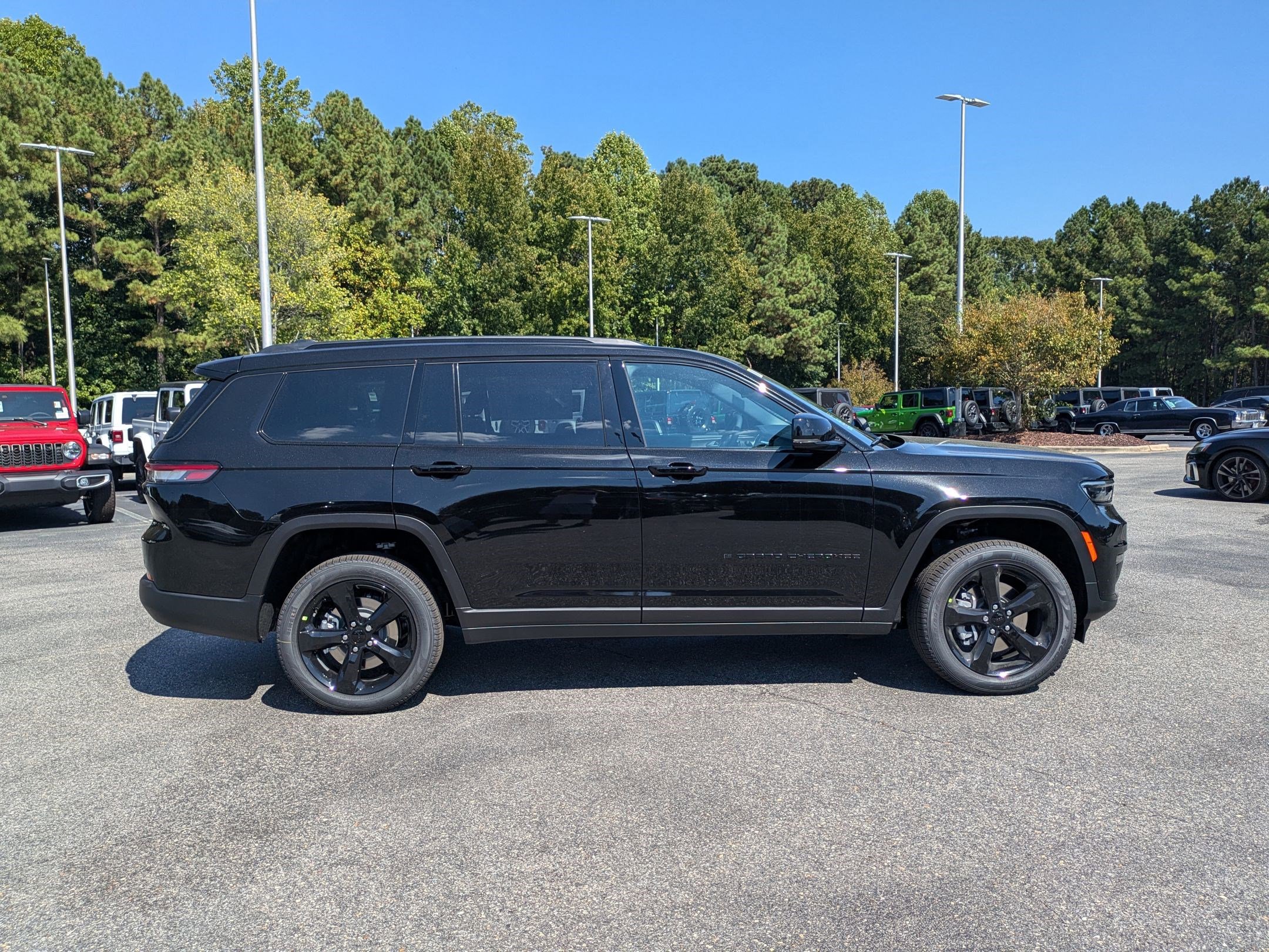 2025 Jeep Grand Cherokee Limited photo 4