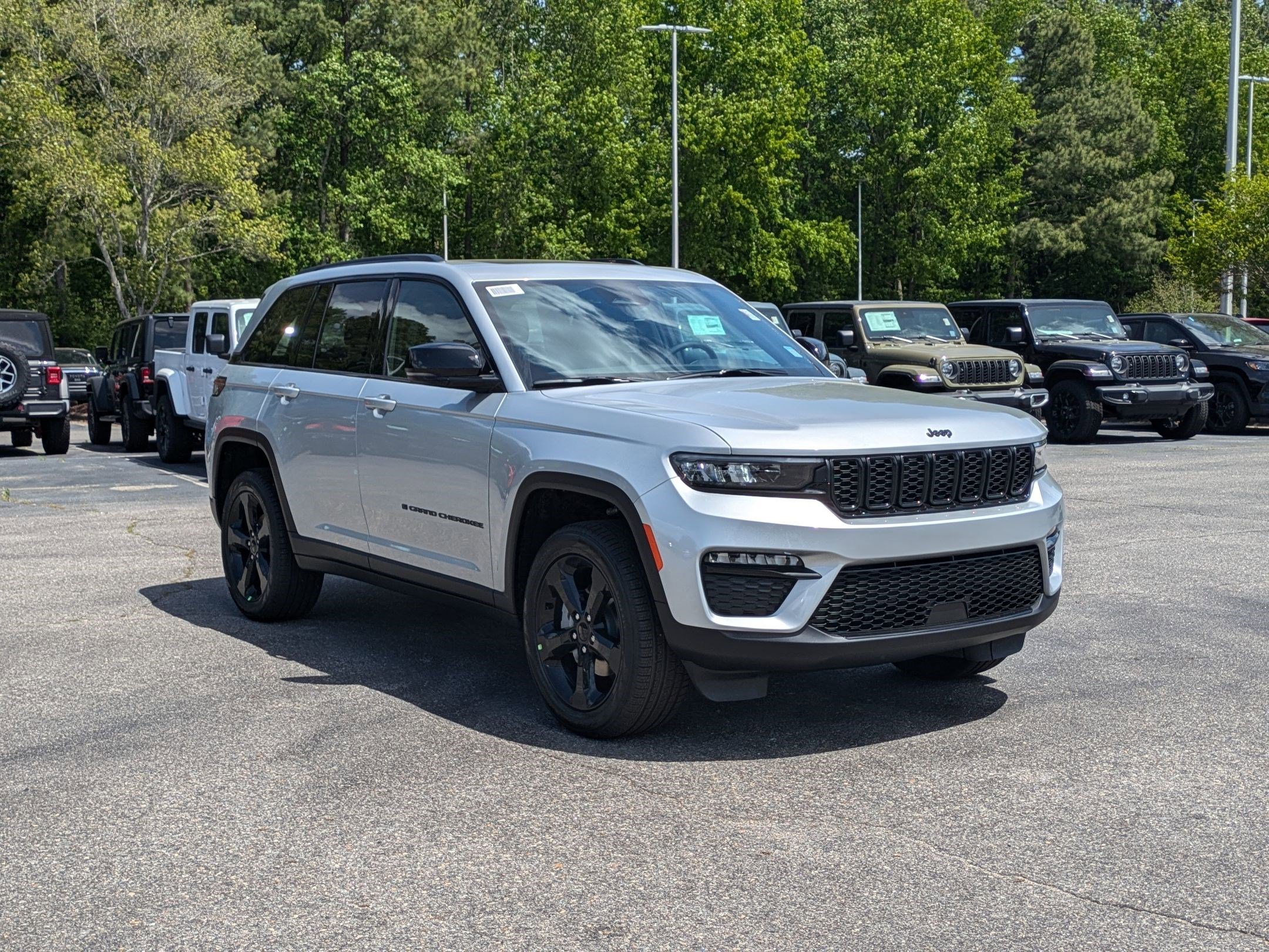 2025 Jeep Grand Cherokee Limited photo 3
