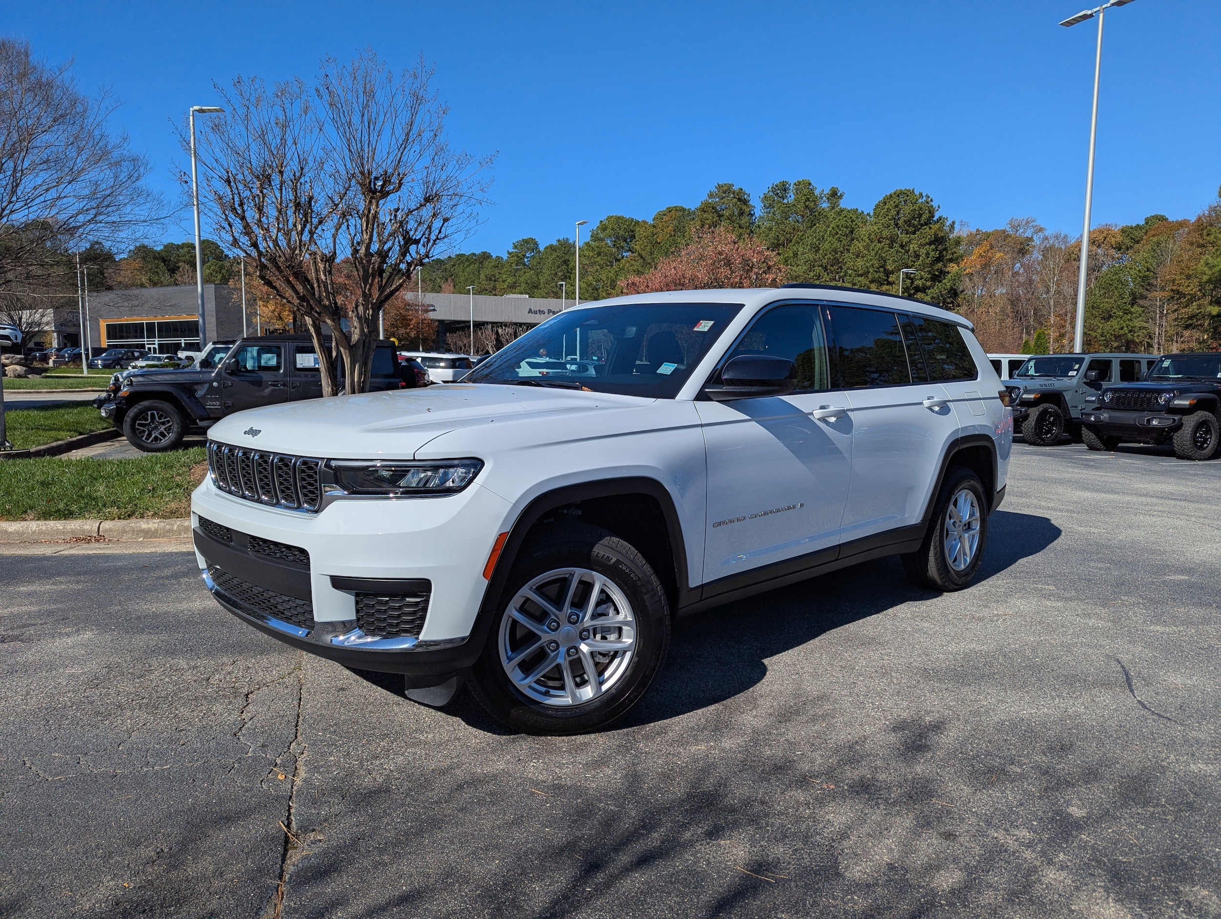 2024 Jeep Grand Cherokee L Laredo's photo