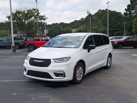 2026 Chrysler Pacifica SELECT Passenger Van