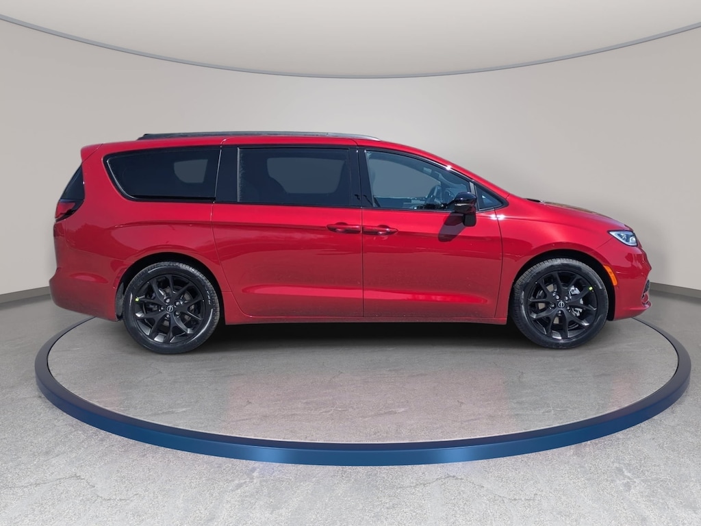 New 2026 Chrysler Pacifica LIMITED Passenger Van