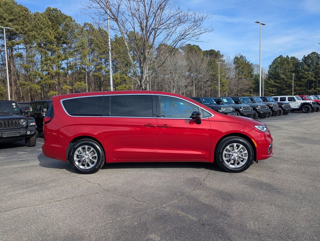 New 2026 Chrysler Pacifica SELECT AWD Passenger Van