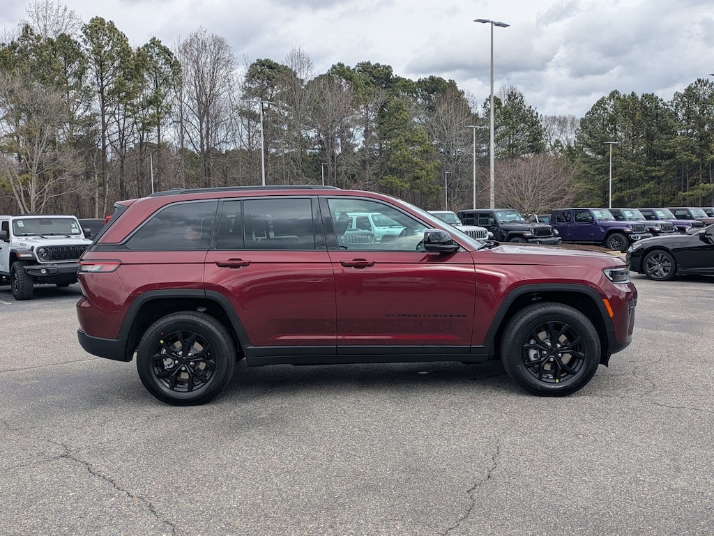 New 2026 Jeep Grand Cherokee LAREDO ALTITUDE 4X4 Sport Utility