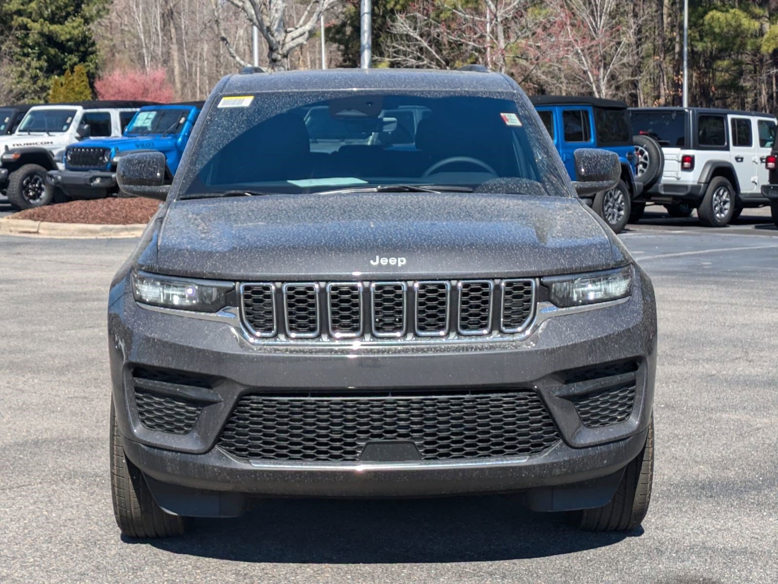 2025 Jeep Grand Cherokee Laredo X photo 2