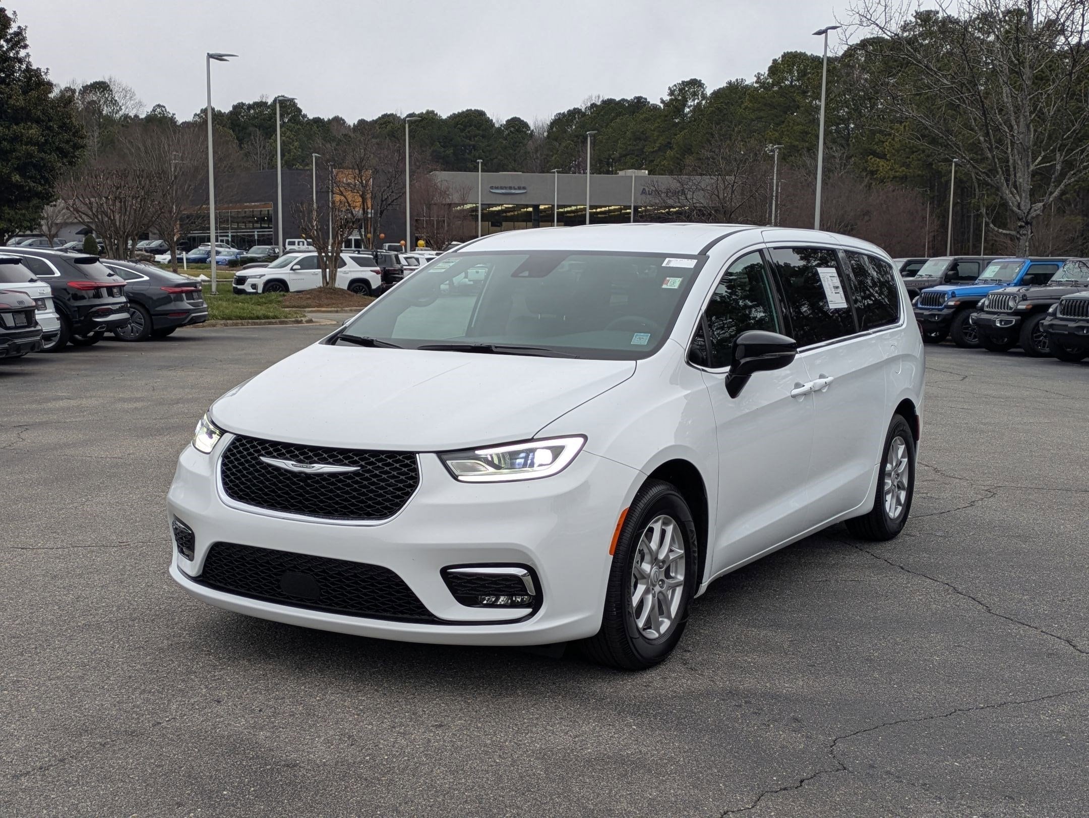 2026 Chrysler Pacifica Select