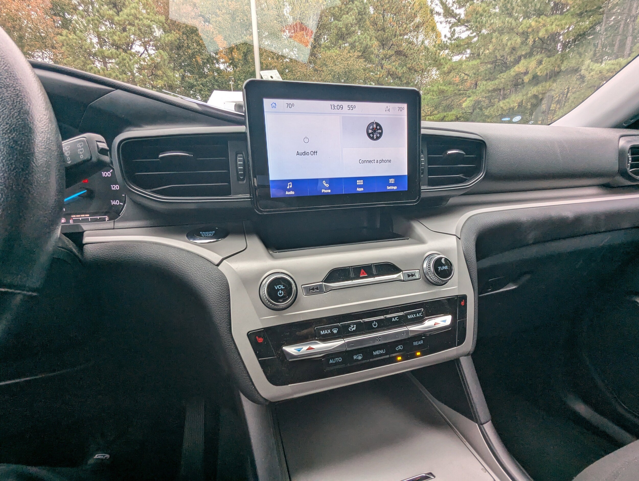 2022 Ford Explorer XLT photo 2