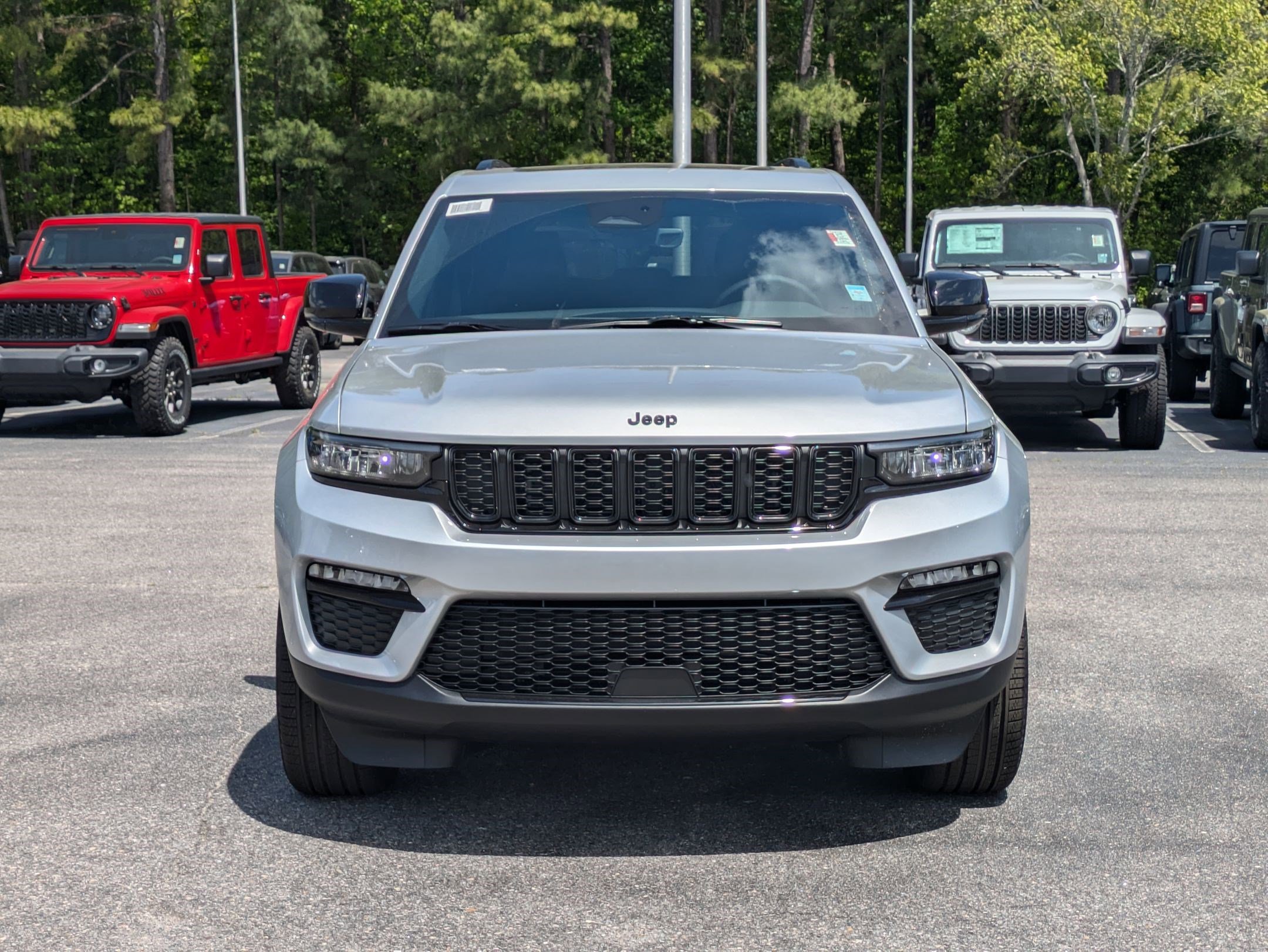 2025 Jeep Grand Cherokee Limited photo 2
