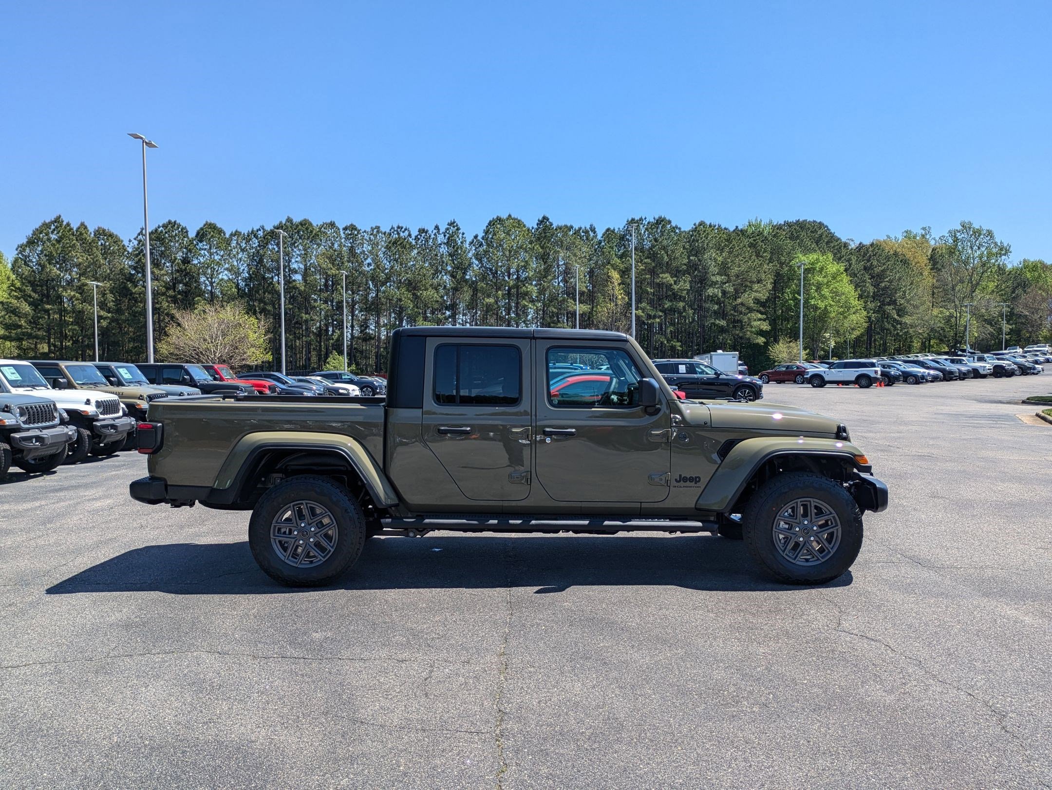 2025 Jeep Gladiator Sport S photo 4
