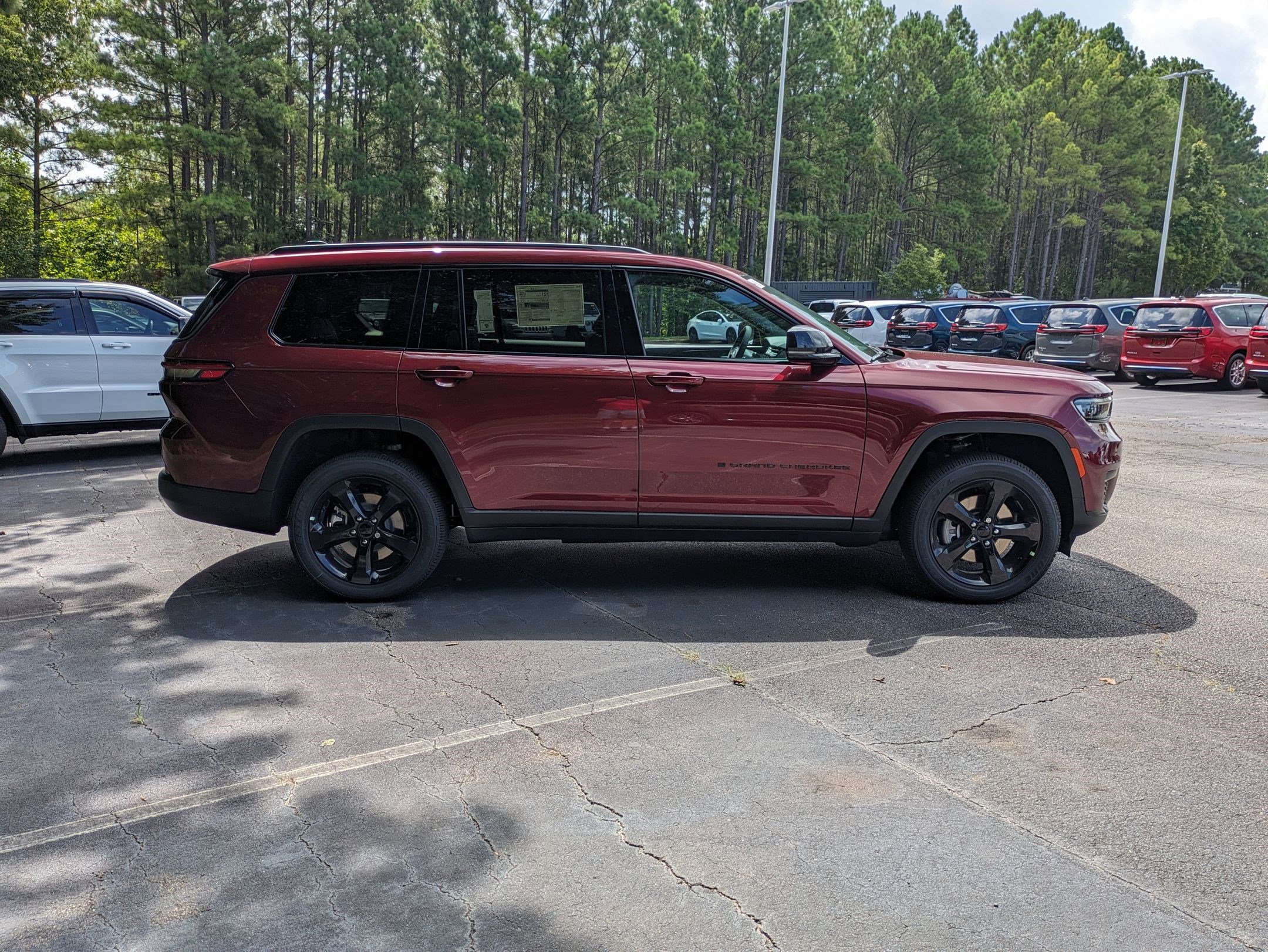 2025 Jeep Grand Cherokee Altitude photo 3