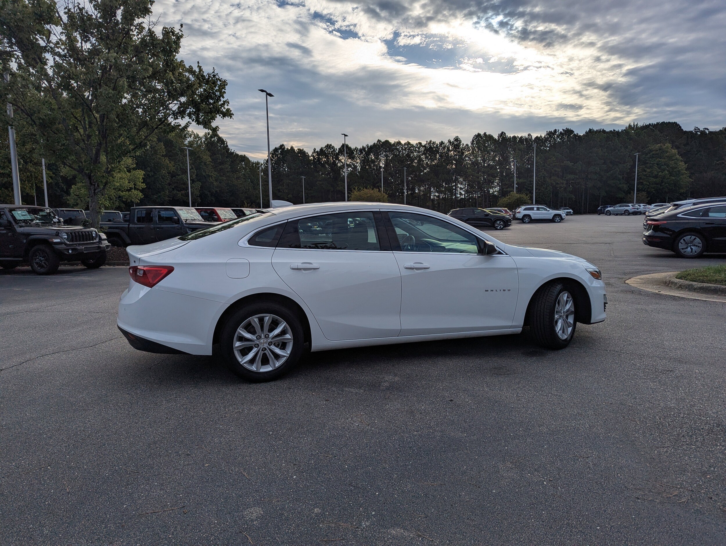 2024 Chevrolet Malibu 1LT photo 3