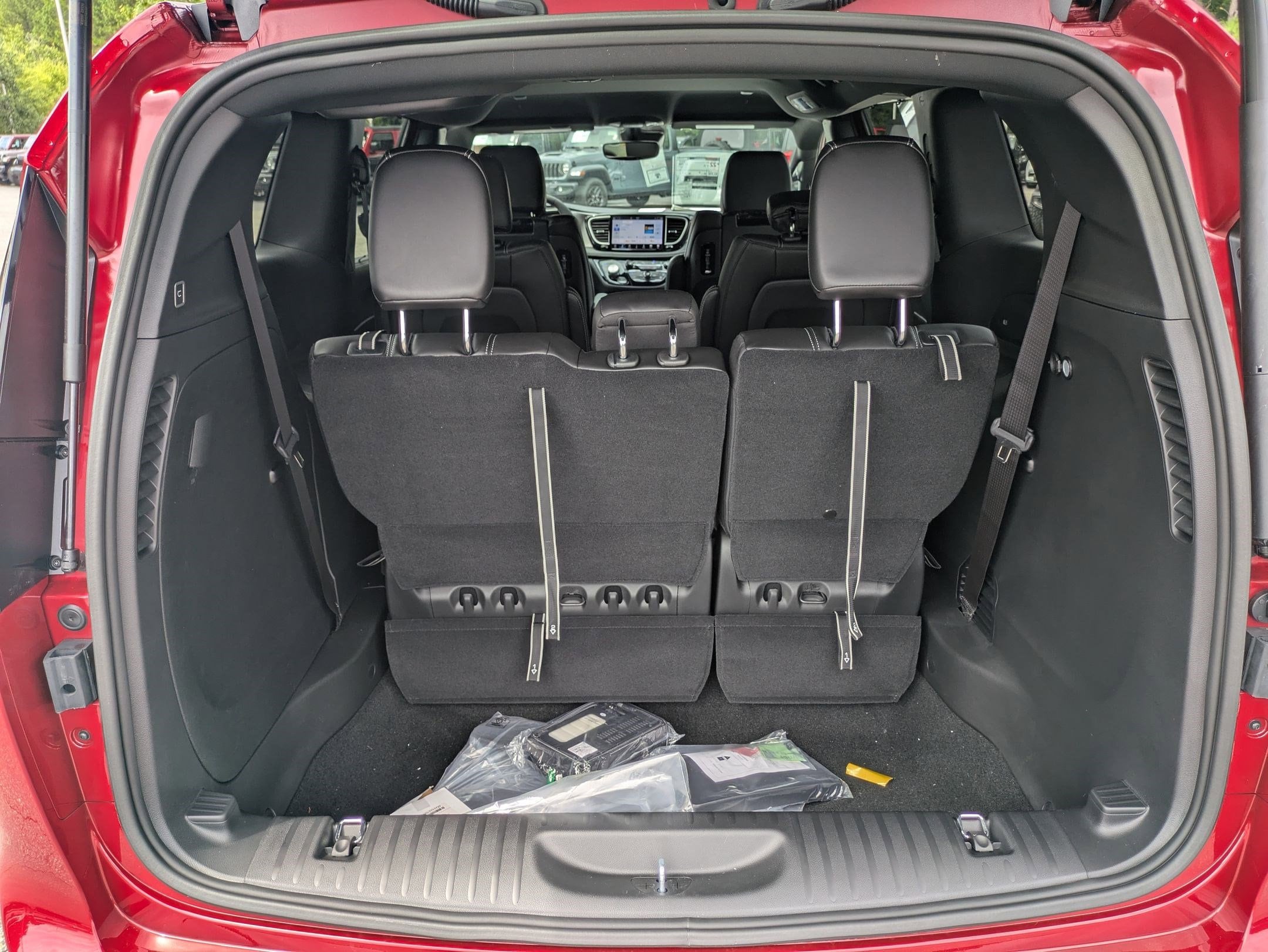 2026 Chrysler Pacifica Select - Photo 27