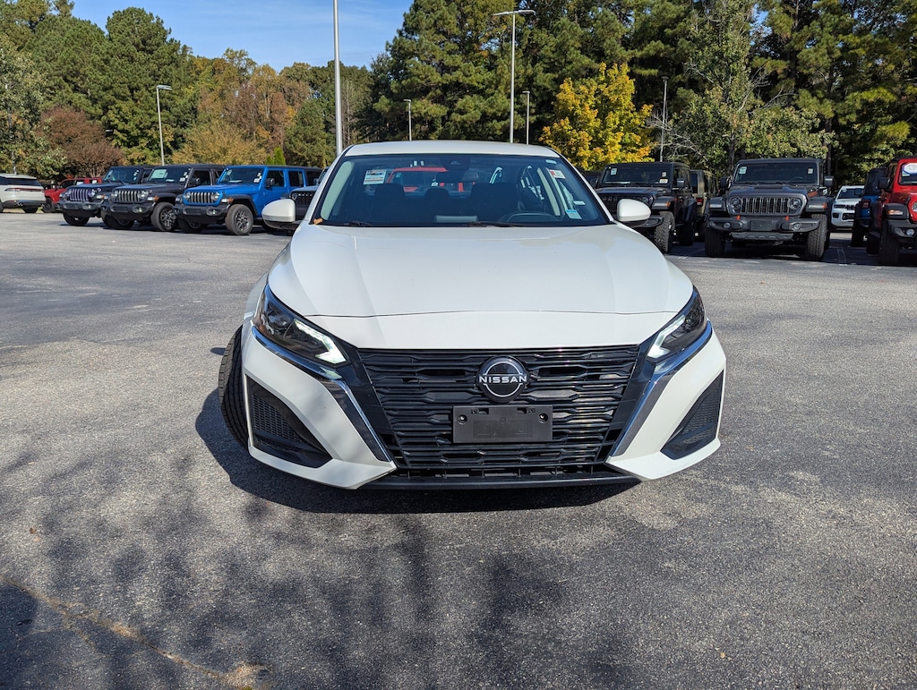 Used 2023 Nissan Altima 2.5 SV Sedan