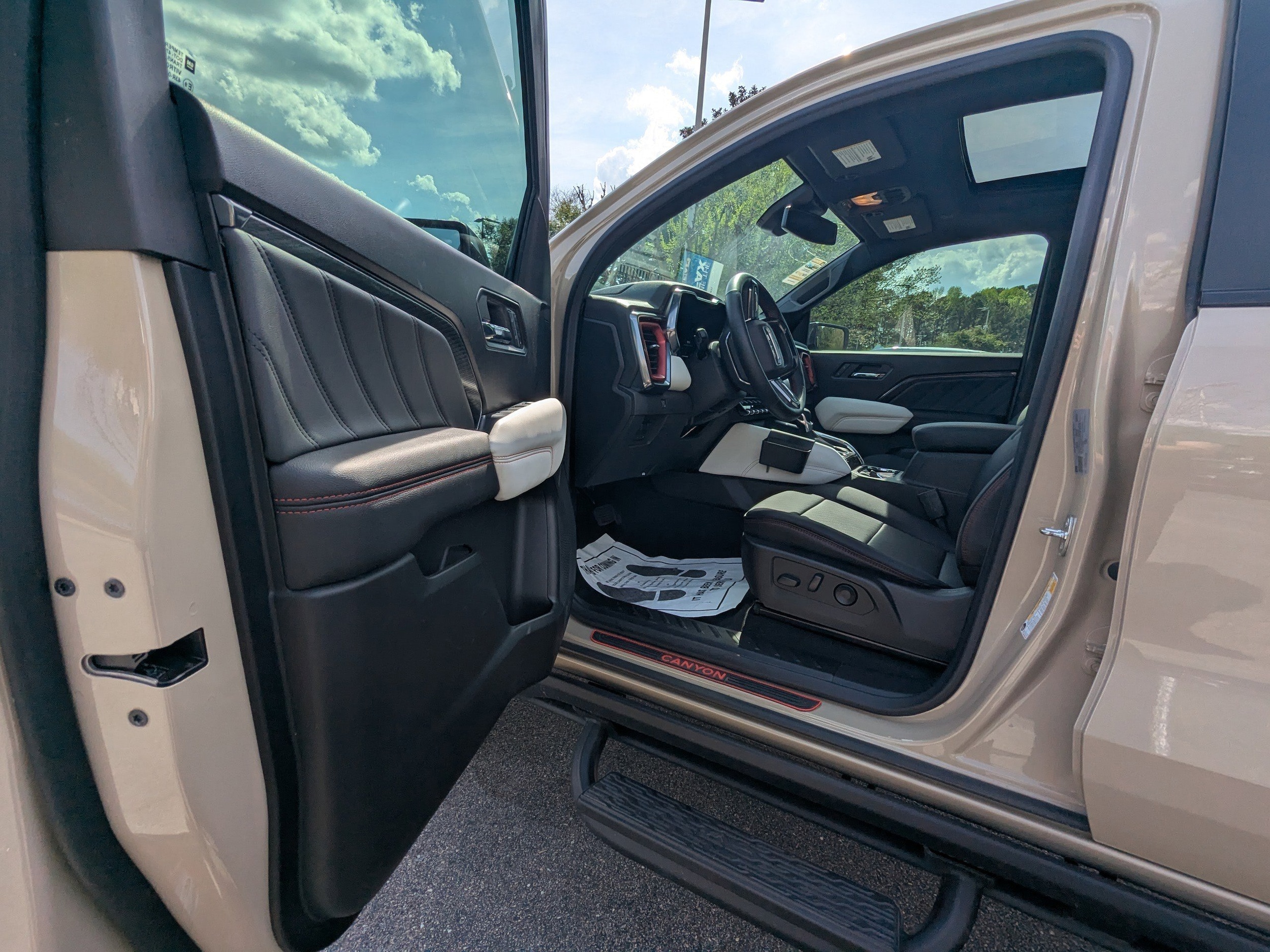 2023 GMC Canyon AT4X - Photo 9