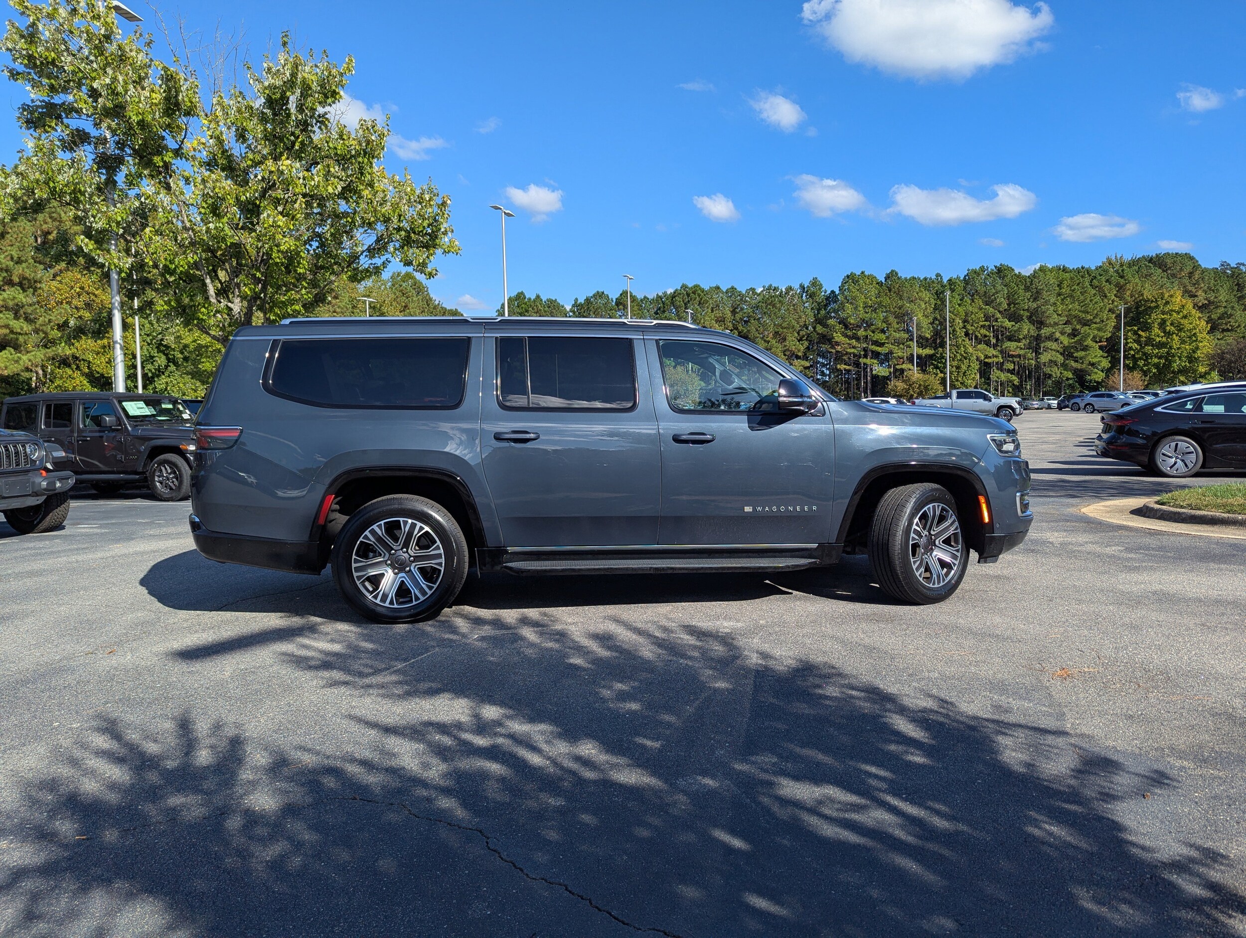 2024 Jeep Wagoneer L Series II photo 2