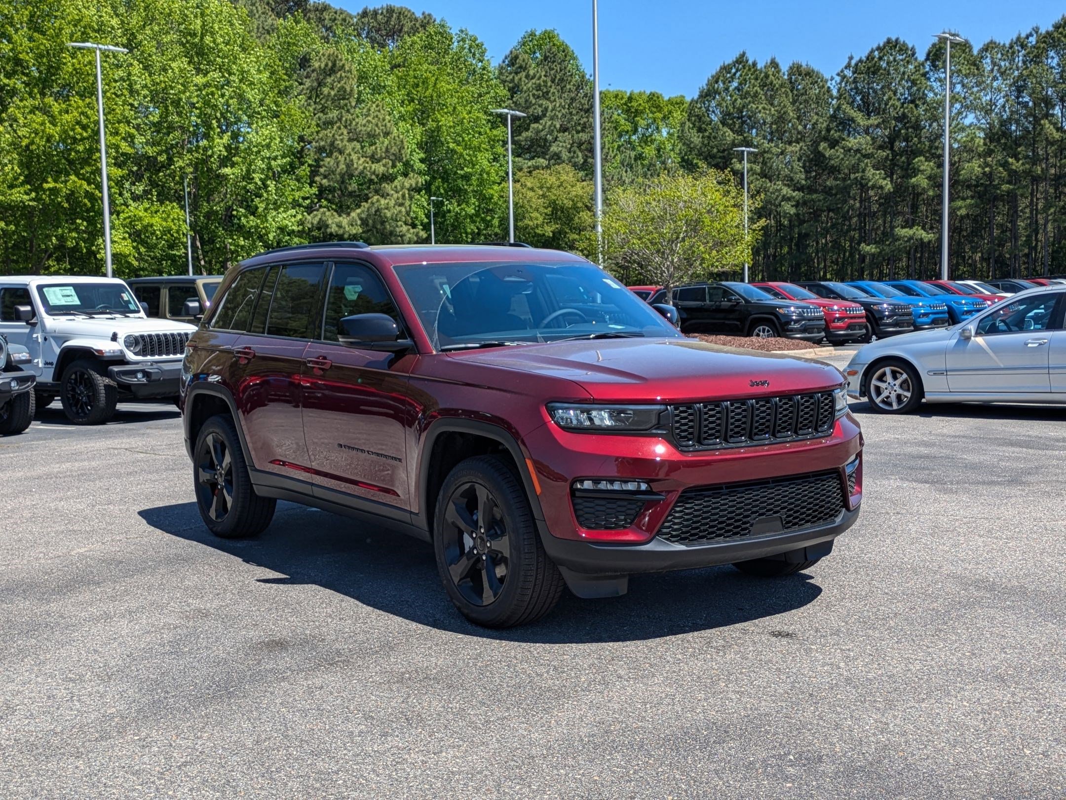 2025 Jeep Grand Cherokee Limited photo 3